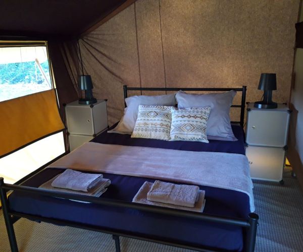 Chambre d'une tente Safari