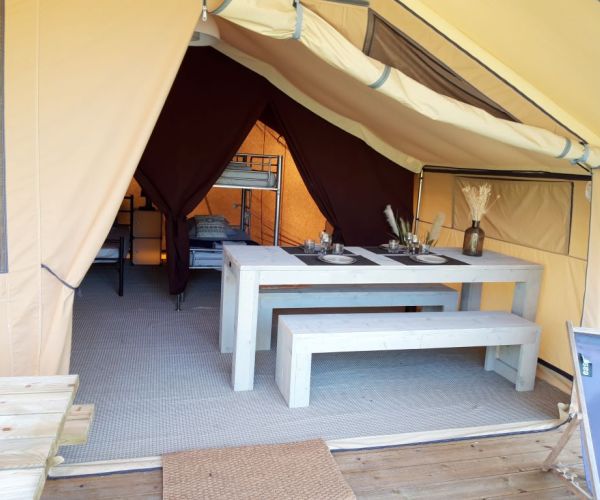Vue intérieur d'une tente Safari