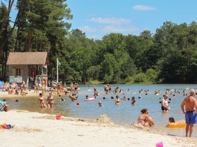 Baignade dans l'étang de la Jemaye