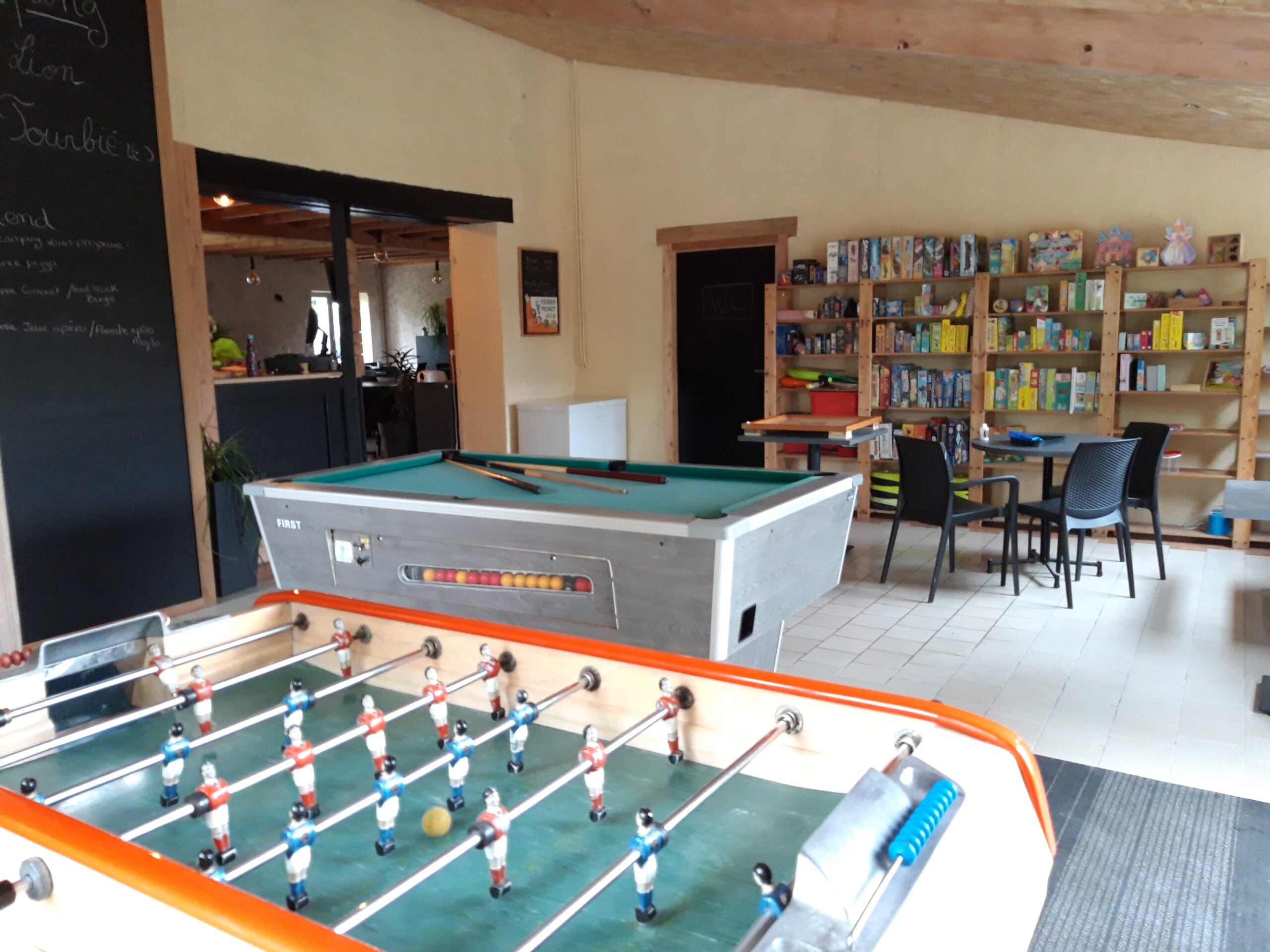 Salle de jeux au camping des Tourbières